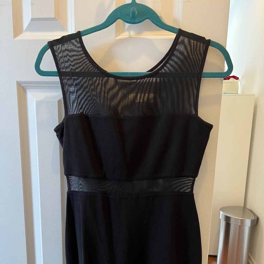 Body-con dress with mesh